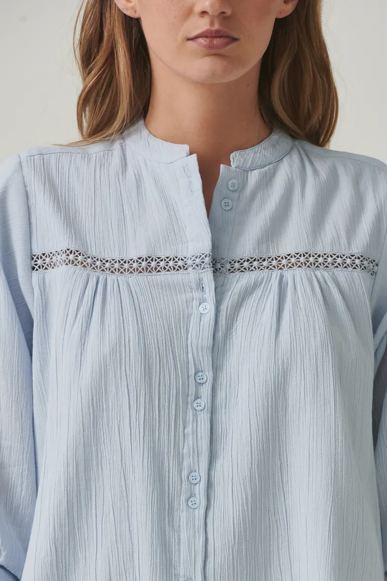 Camisa bordada de estilo femenino para un look sofisticado de Sweet en Camisas para argentina