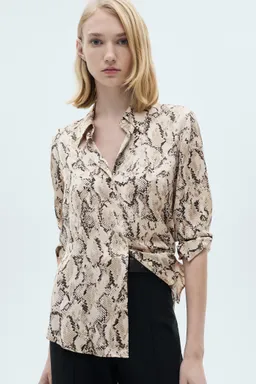 Camisa satinada estampada de Mango en Camisas para argentina