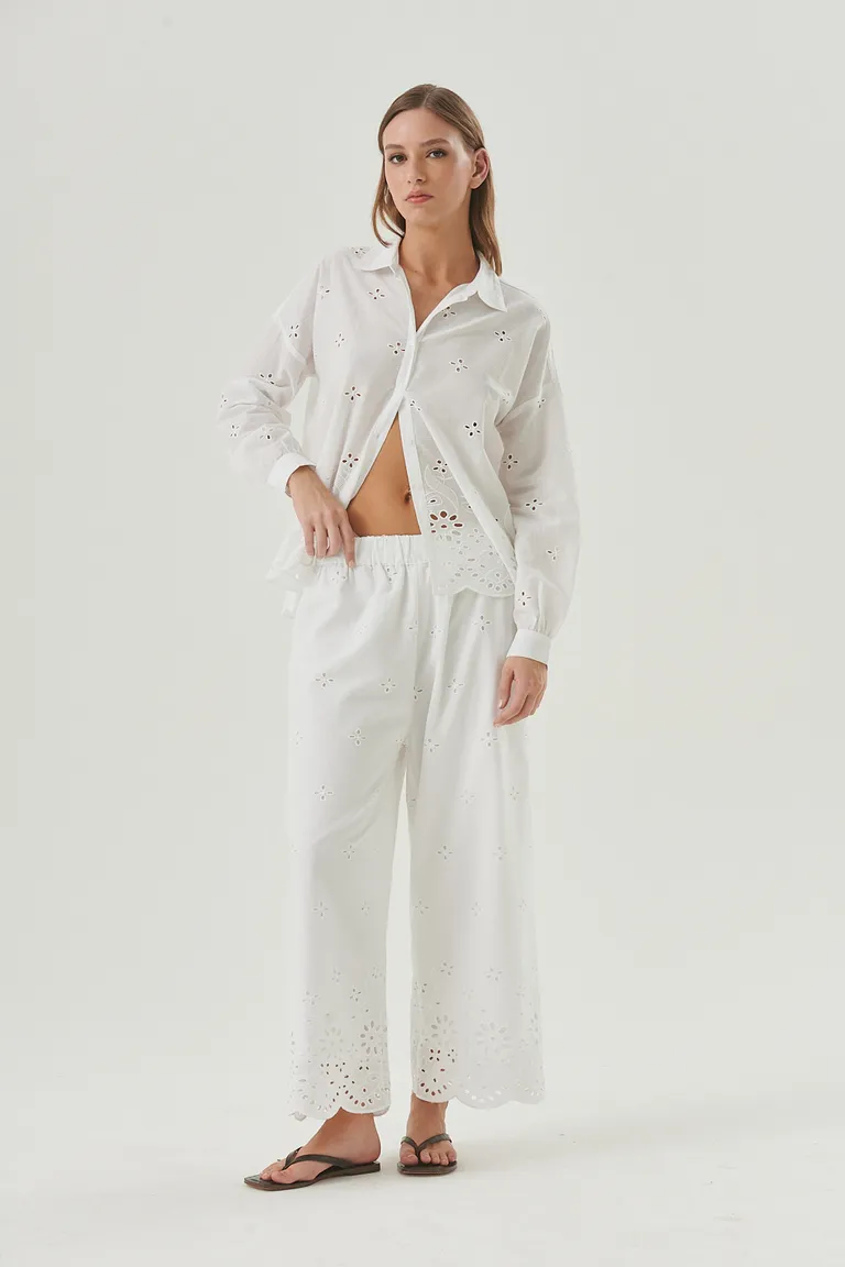 Pantalón amplio y cómodo con bordado calado y terminación festoneada en cintura elástica de Sweet en Pantalones para argentina
