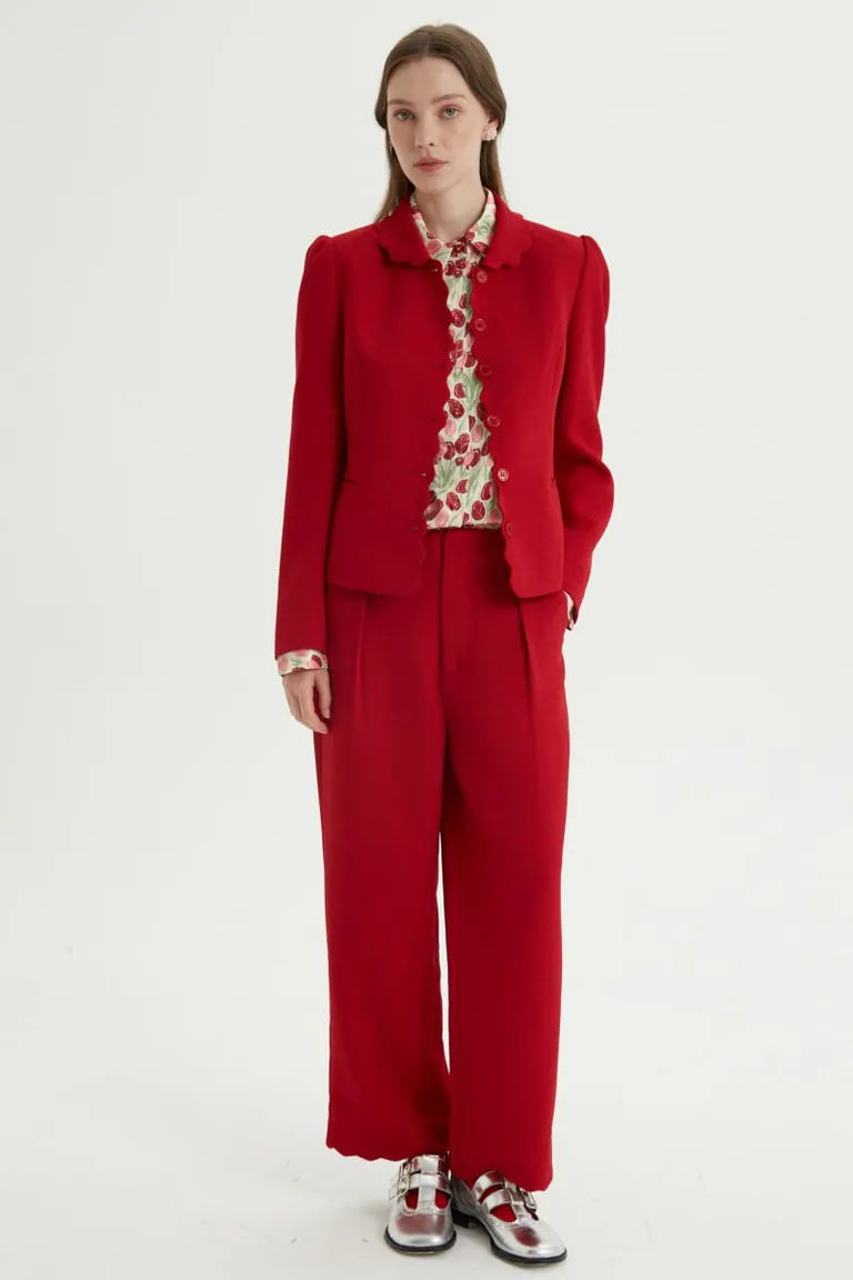 Blazer sastrero entallado de corte corto con cuello redondo y hombros estructurados de Las Pepas en Blazers para argentina