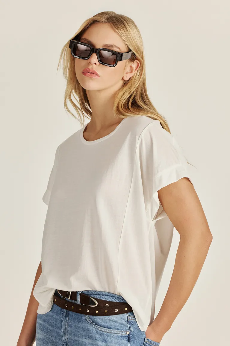 Camiseta blanca de corte regular con abertura en la espalda de Tucci en Remeras para argentina