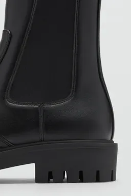 Botines chelsea suela track de Mango en Botas y Botinetas para argentina