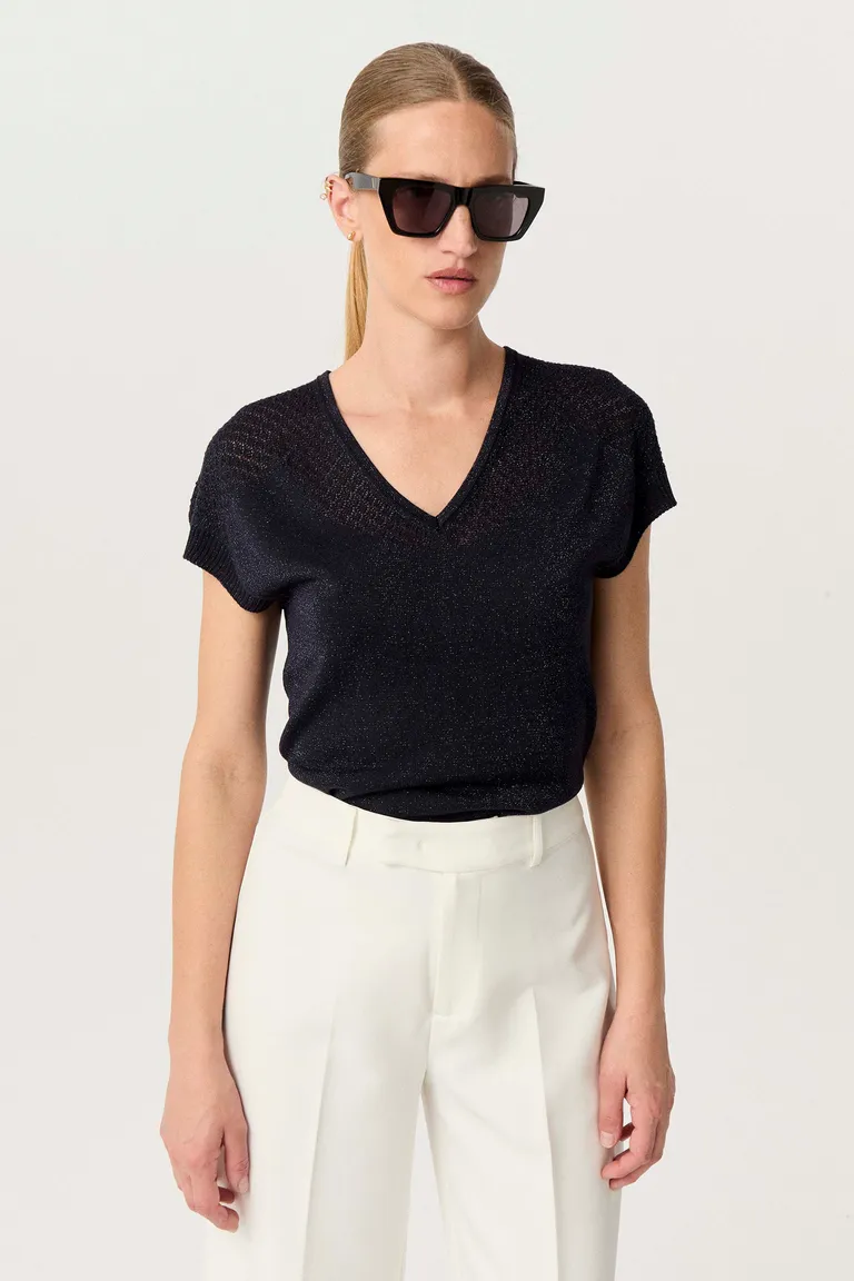 Remera de tejido con lurex de calce relajado y escote en v de Markova en Remeras para argentina