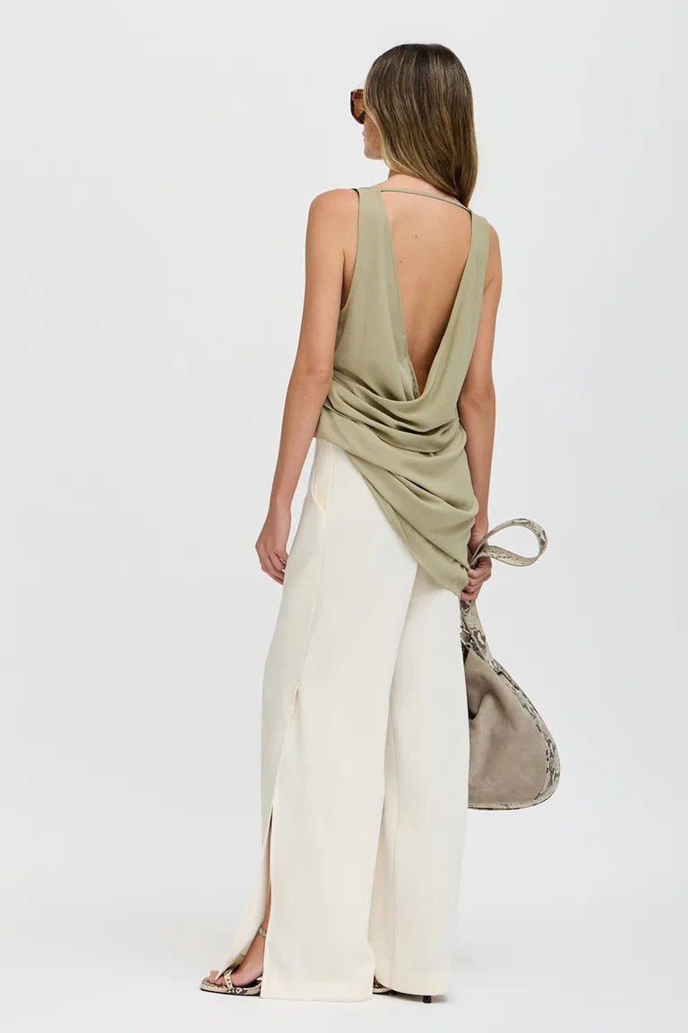 Vestido corto asimétrico y fluido con pasador metálico exclusivo de Tucci en Vestidos para argentina