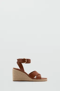 Sandalia cuña tiras cruzadas de Mango en Sandalias para argentina