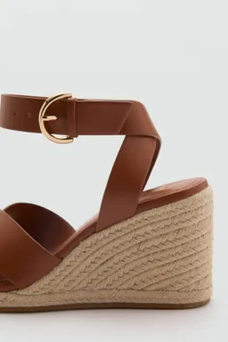 Sandalia cuña tiras cruzadas de Mango en Sandalias para argentina