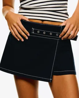 Falda pantalón cruzada con hebilla de Bershka en Faldas para argentina
