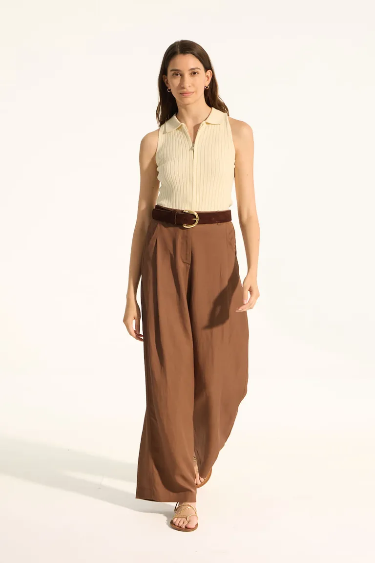 Pantalón de lino viscosa con detalles de tablas y pinzas para un ajuste perfecto de Portsaid en Pantalones para argentina