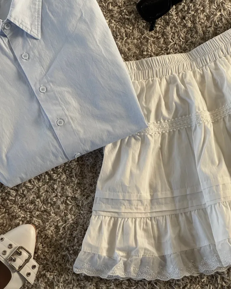 Falda blanca de corte elegante y diseño versátil para la mujer argentina de Apricot en Faldas para argentina