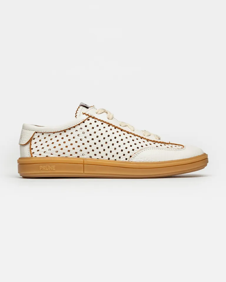 Zapatillas de cuero calado blanco con logo grabado en el talón de Prüne en Zapatillas para argentina