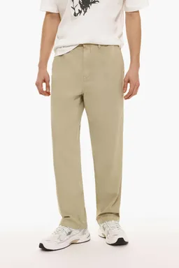 Pantalón chino corte relajado de Lefties en Pantalones para argentina