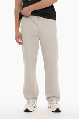 Pantalón chino corte relajado de Lefties en Pantalones para argentina