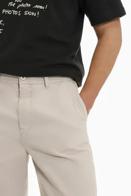 Pantalón chino corte relajado de Lefties en Pantalones para argentina