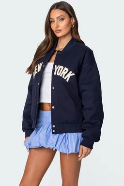 Campera bomber oversize big apple de Edikted en Chaquetas para argentina