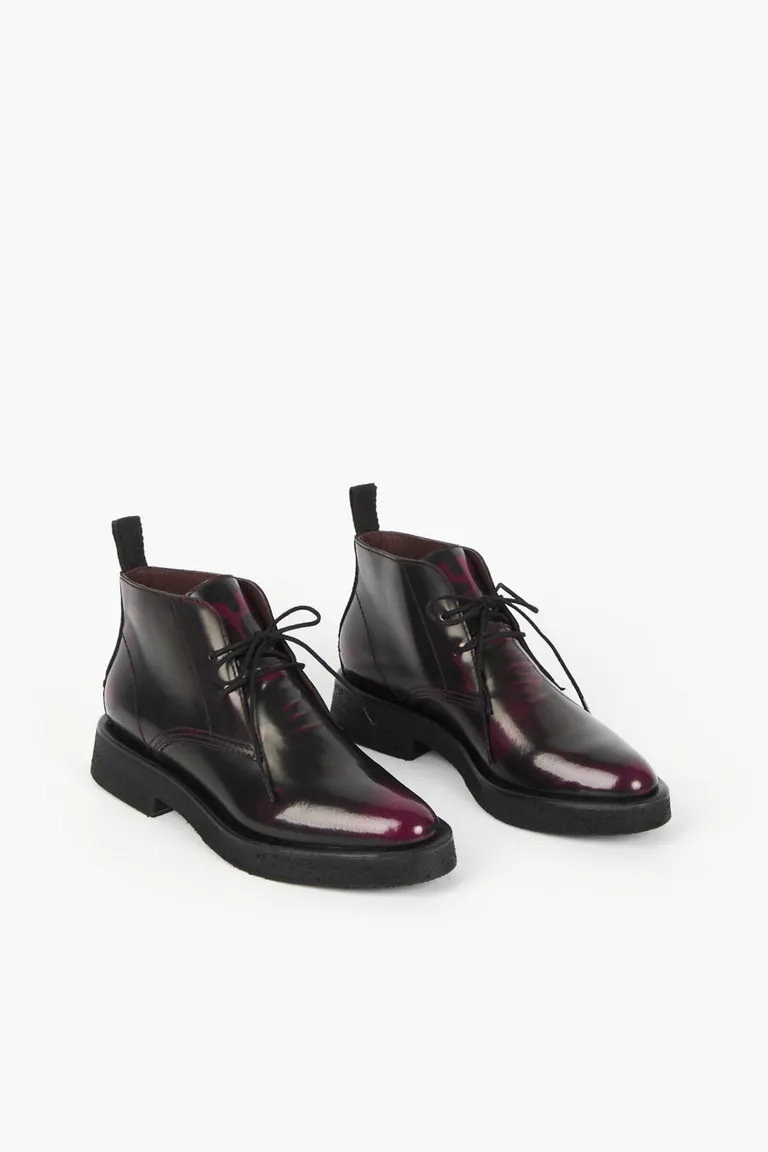 Botineta de caña media con cordones y suela plana resistente de Mishka en Botas y Botinetas para argentina