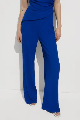 Pantalón recto fluido de Mango en Pantalones para argentina