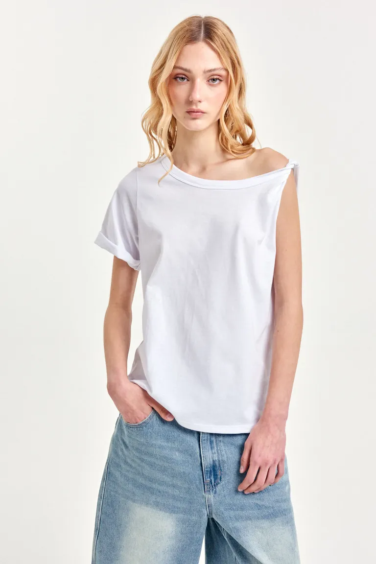 Remera de algodón con diseño de manga asimétrica y escote irregular de 47 Street en Remeras para argentina