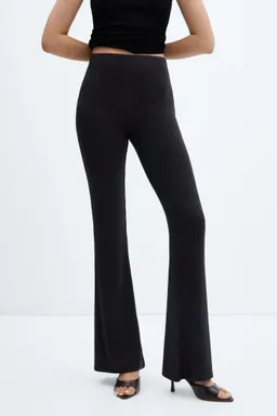 Pantalón flare brillante de Mango en Pantalones para argentina