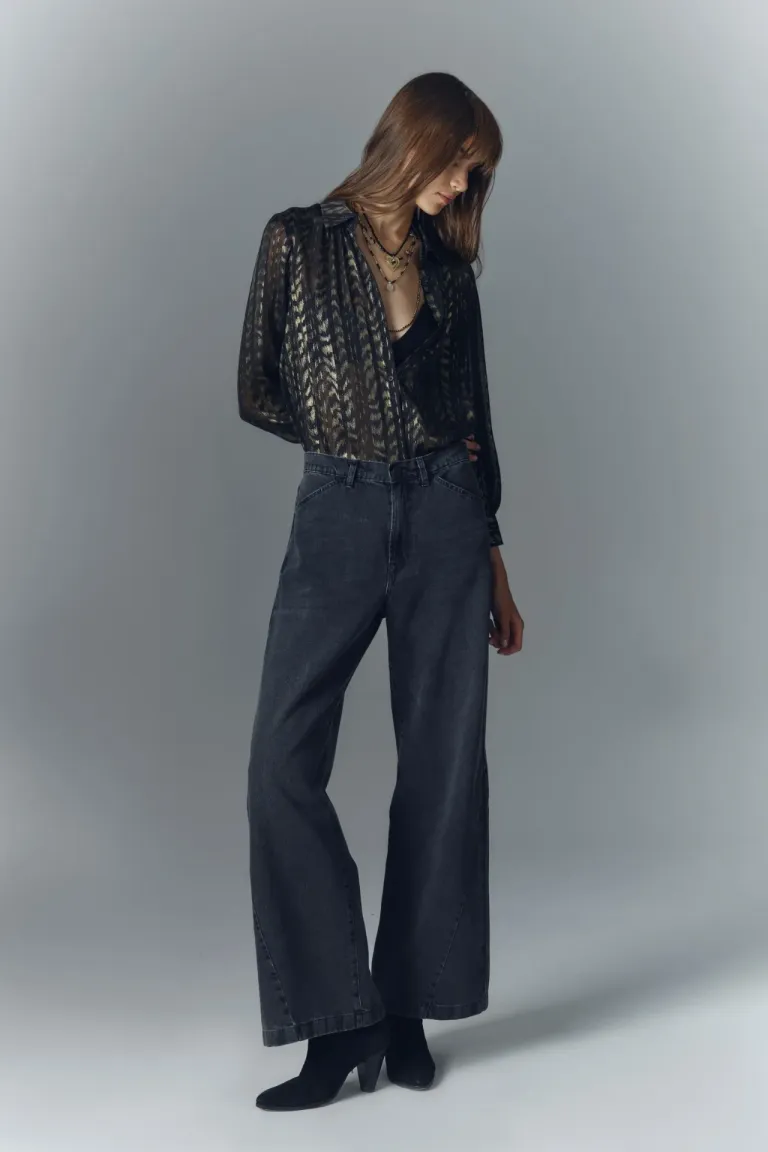 Pantalón de tiro medio en denim negro con detalles de lavado stone y recortes laterales de Rapsodia en Pantalones para argentina