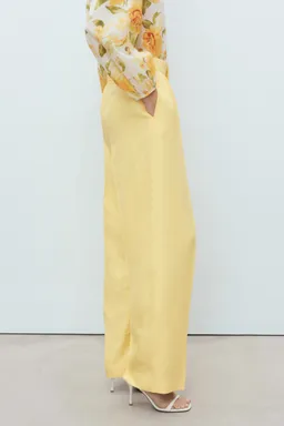 Pantalón mezcla lino pinzas de Mango en Pantalones para argentina
