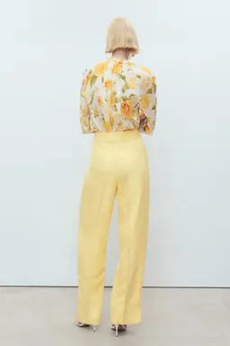 Pantalón mezcla lino pinzas de Mango en Pantalones para argentina