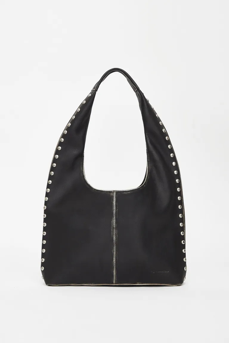 Cartera de cuero negra con tachas metálicas y logo grabado de Ay Not Dead en Bolsos y Carteras para argentina