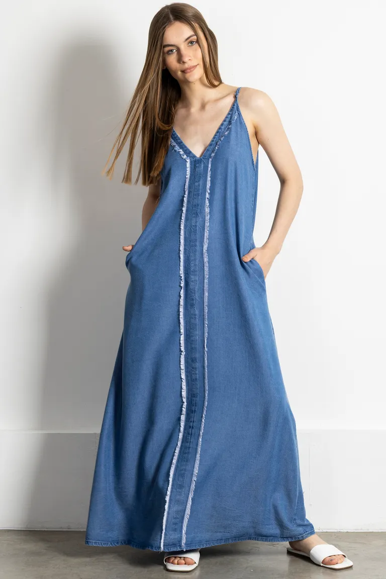 Vestido largo de tencel con tirantes regulables y recorte deshilachado en el frente de Kill en Vestidos para argentina