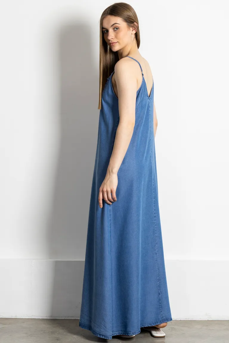 Vestido largo de tencel con tirantes regulables y recorte deshilachado en el frente de Kill en Vestidos para argentina