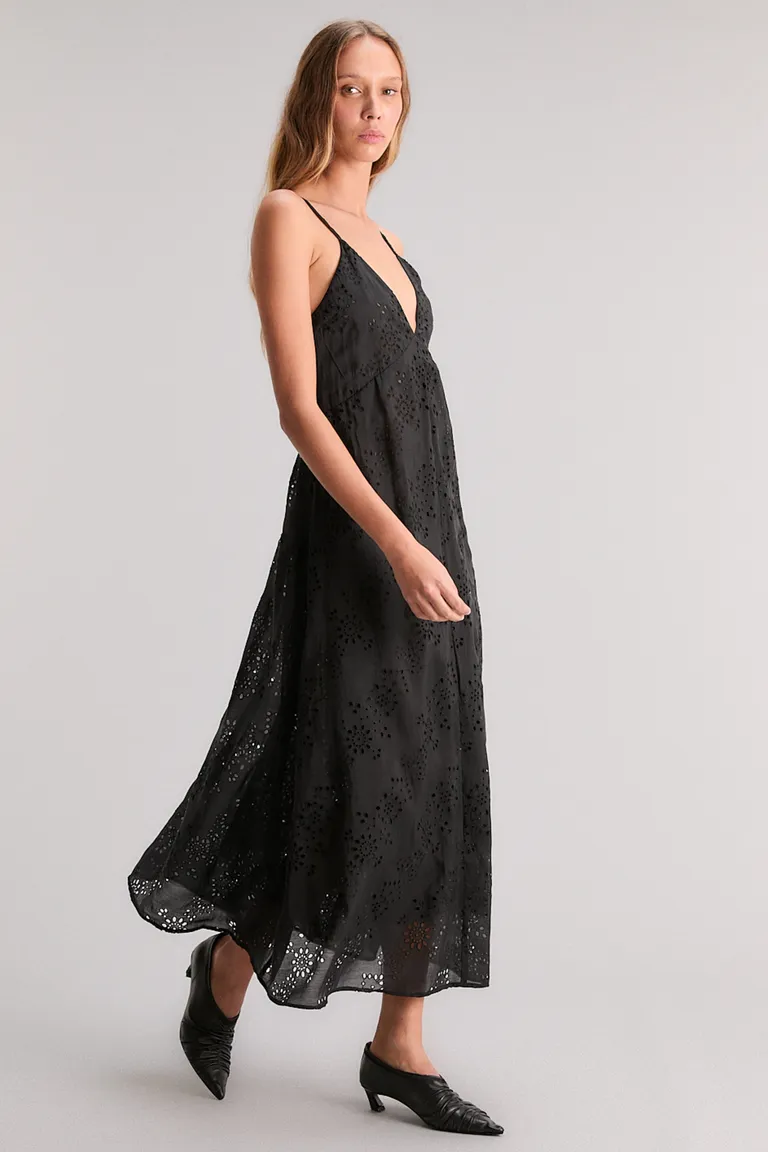 Vestido maxi de broderie liviano con escote en V y diseño exclusivo de Kosiuko en Vestidos para argentina