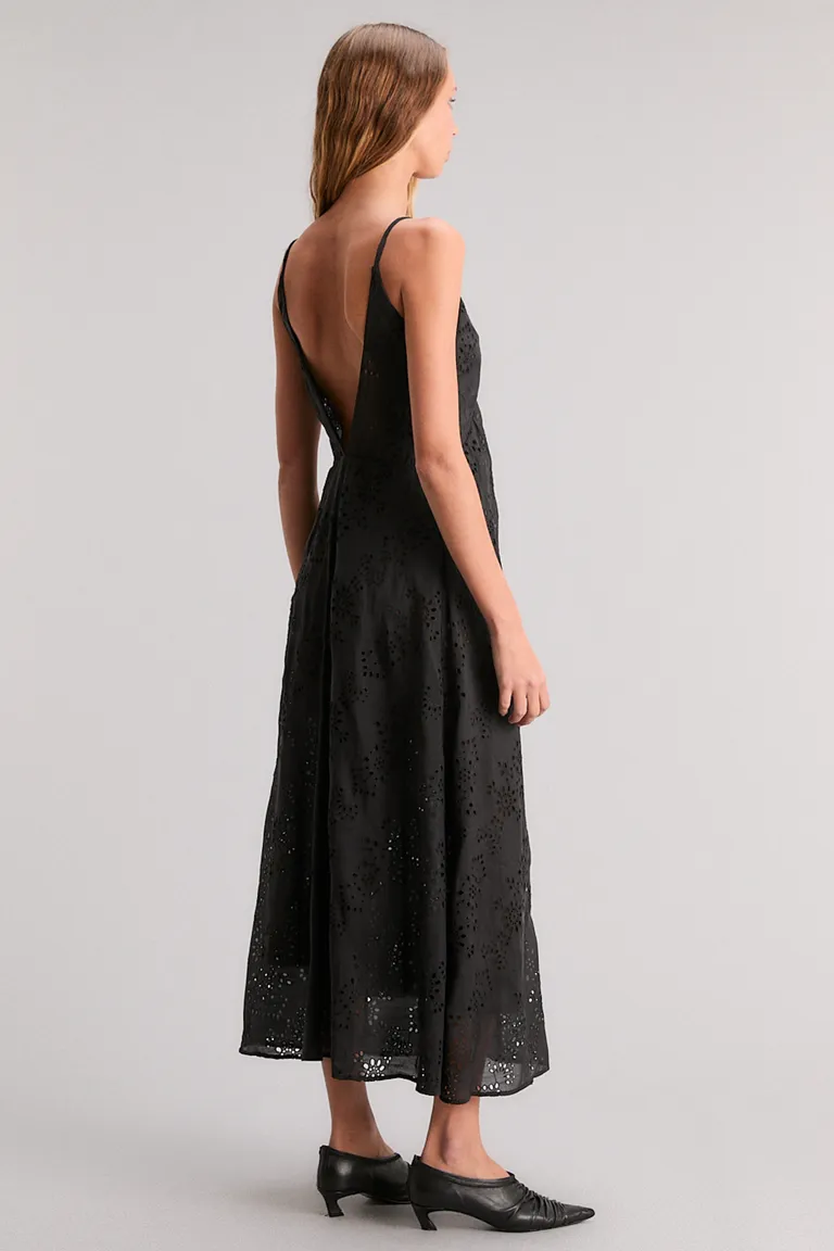 Vestido maxi de broderie liviano con escote en V y diseño exclusivo de Kosiuko en Vestidos para argentina