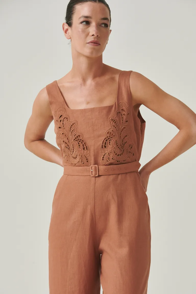 Mono sin mangas con bordado calado y lazo ajustable en la cintura de Sweet en Monos para argentina