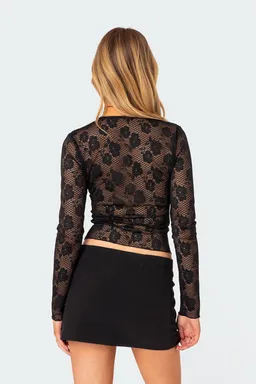 Top red con bordado rosa de Edikted en Tops para argentina