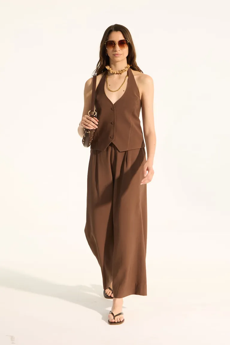 Chaleco entallado de género ligero con espalda descubierta, ideal para looks nocturnos de Portsaid en Chalecos para argentina