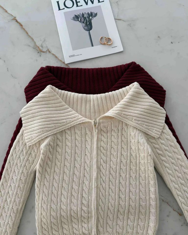 Suéter de punto con cierre entallado y cuello alto para mujer de Hesed en Buzos y Sweaters para argentina