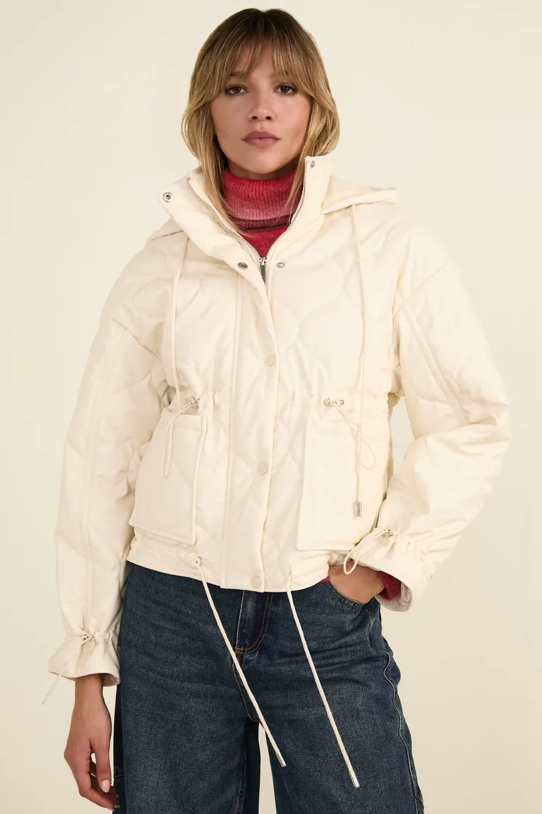 Campera matelasseada con capucha y bolsillos delanteros con ajuste en cintura y puños de Cuesta Blanca en Chaquetas para argentina