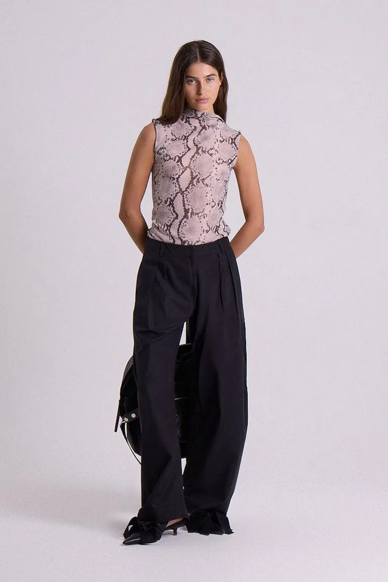 Pantalón de gabardina negro de corte recto y diseño clásico de Maria Cher en Pantalones para argentina