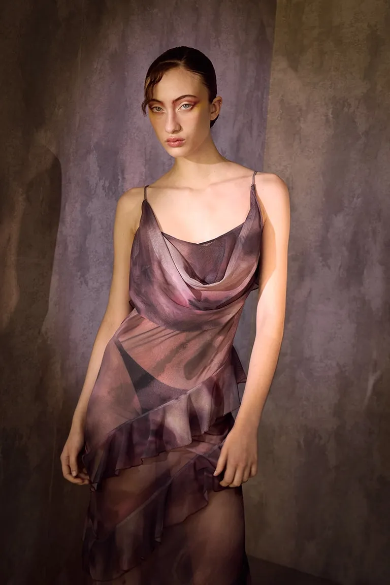 Vestido de mesh con estampado de tonos marrones y detalles en rosa de Sofia Sarkany en Vestidos para argentina