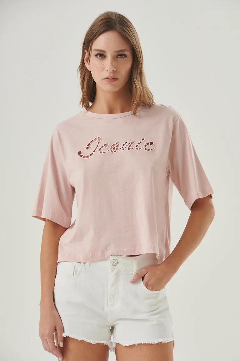 Remera rosa de estilo urbano y juvenil con estampado frontal en diseño llamativo de Sweet en Remeras para argentina