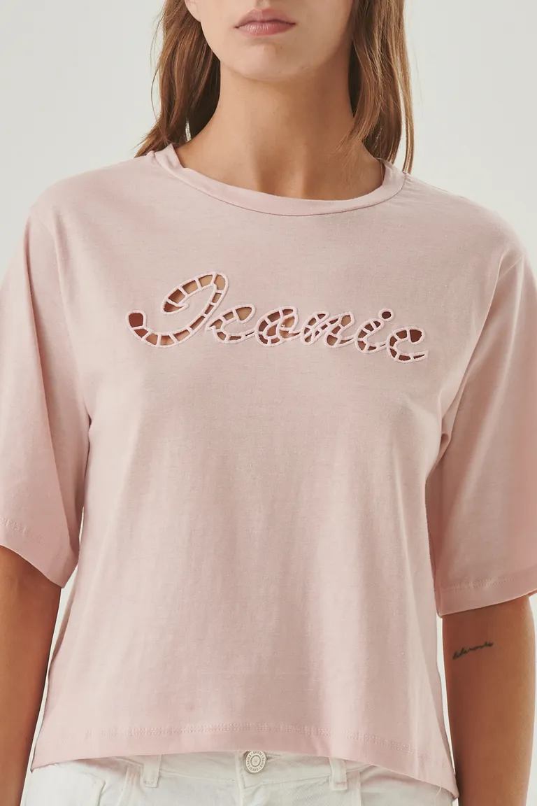 Remera rosa de estilo urbano y juvenil con estampado frontal en diseño llamativo de Sweet en Remeras para argentina