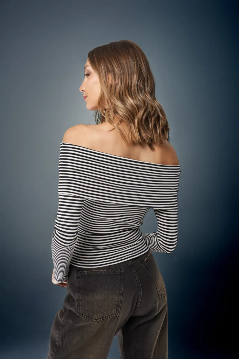 Remera manga larga off shoulder con diseño de rayas horizontales y ajuste entallado de Apricot en Remeras para argentina
