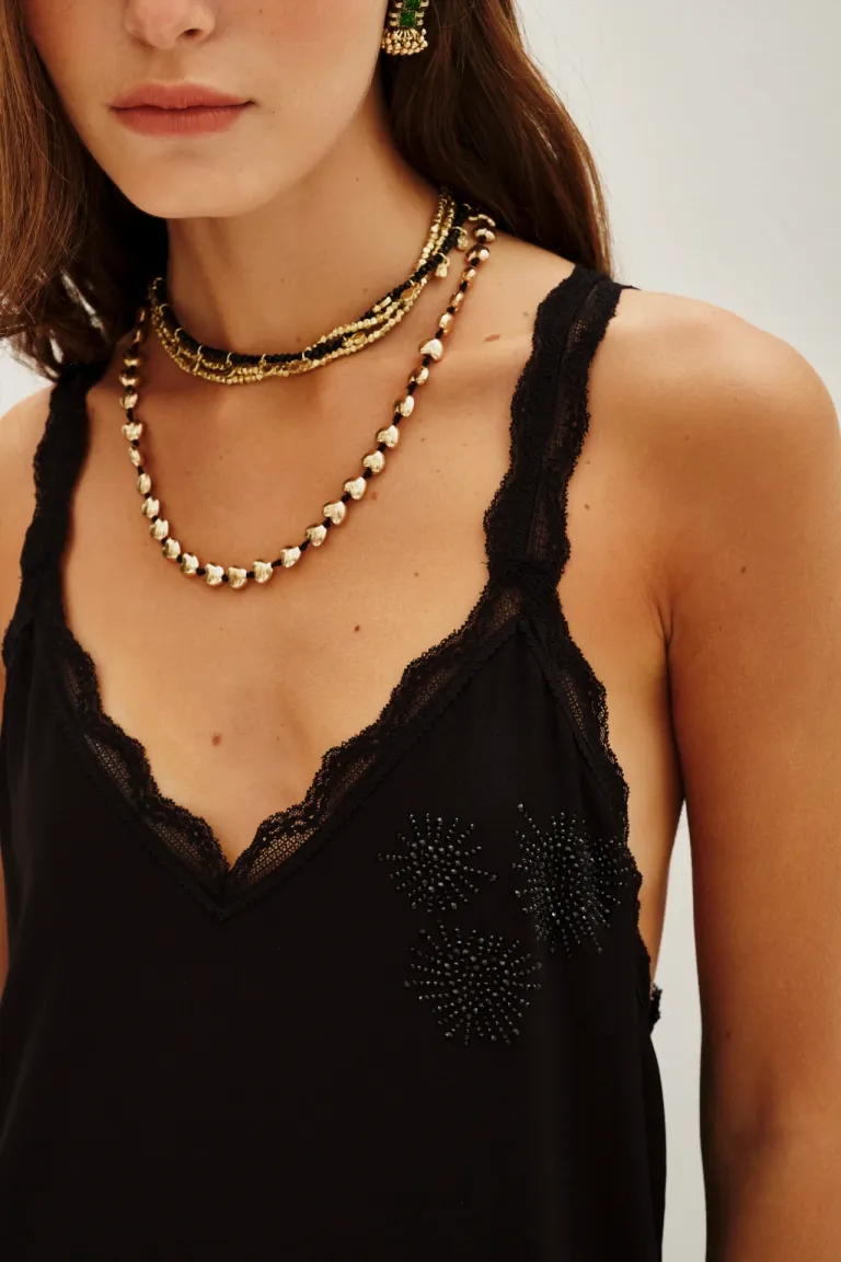 Vestido largo con tirantes finos, tajo lateral y detalles de puntilla en escote y ruedo de Rapsodia en Vestidos para argentina