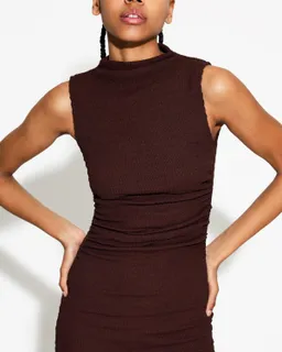 Vestido midi estructurado entallado de Bershka en Vestidos para argentina