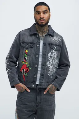 Campera denim ed hardy corazones de Fashion Nova en Abrigos y Camperas para argentina