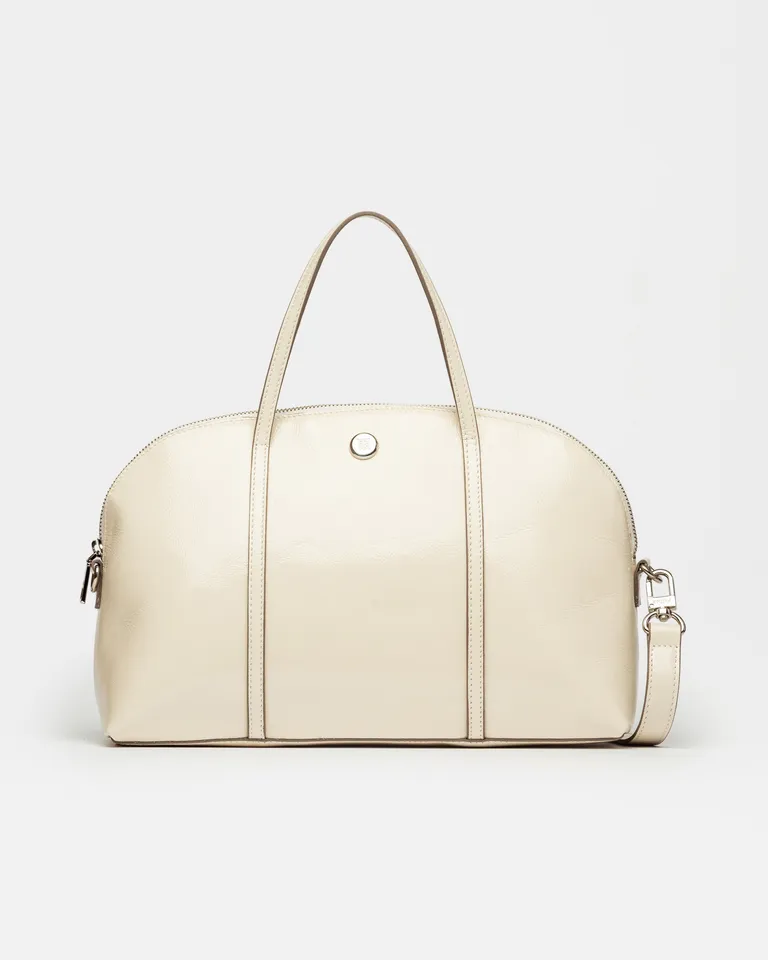 Cartera de mano Bonnie en charol blanco: Elegancia y versatilidad en un diseño icónico de Prüne en Bolsos y Carteras para argentina