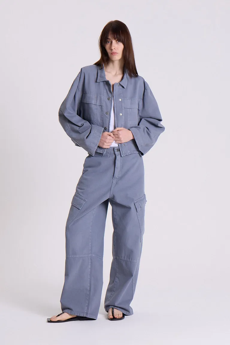 Chaqueta de gabardina gris con silueta oversized y corte cropped de Maria Cher en Chaquetas para argentina