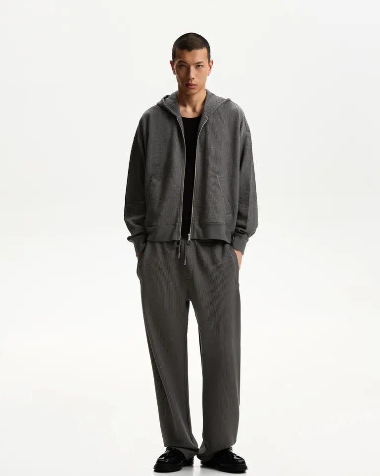 Pantalón ancho texturizado de Bershka en Pantalones para argentina
