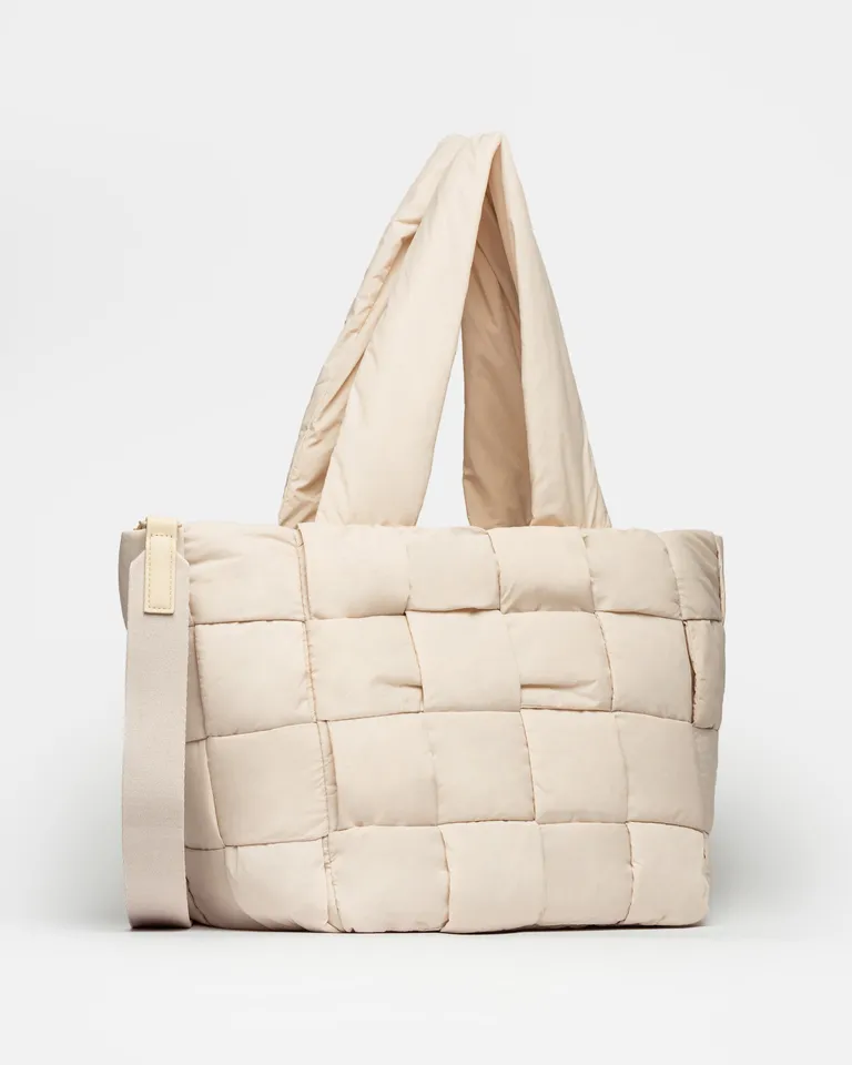 Bolso de tela acolchado y trenzado con apertura con cierre y manija ajustable de Prüne en Bolsos y Carteras para argentina