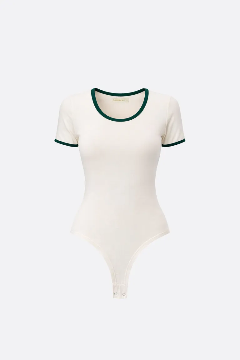 Body femenino entallado con cuello redondo y ribetes en contraste en mangas y escote de Cuesta Blanca en Bodies para argentina