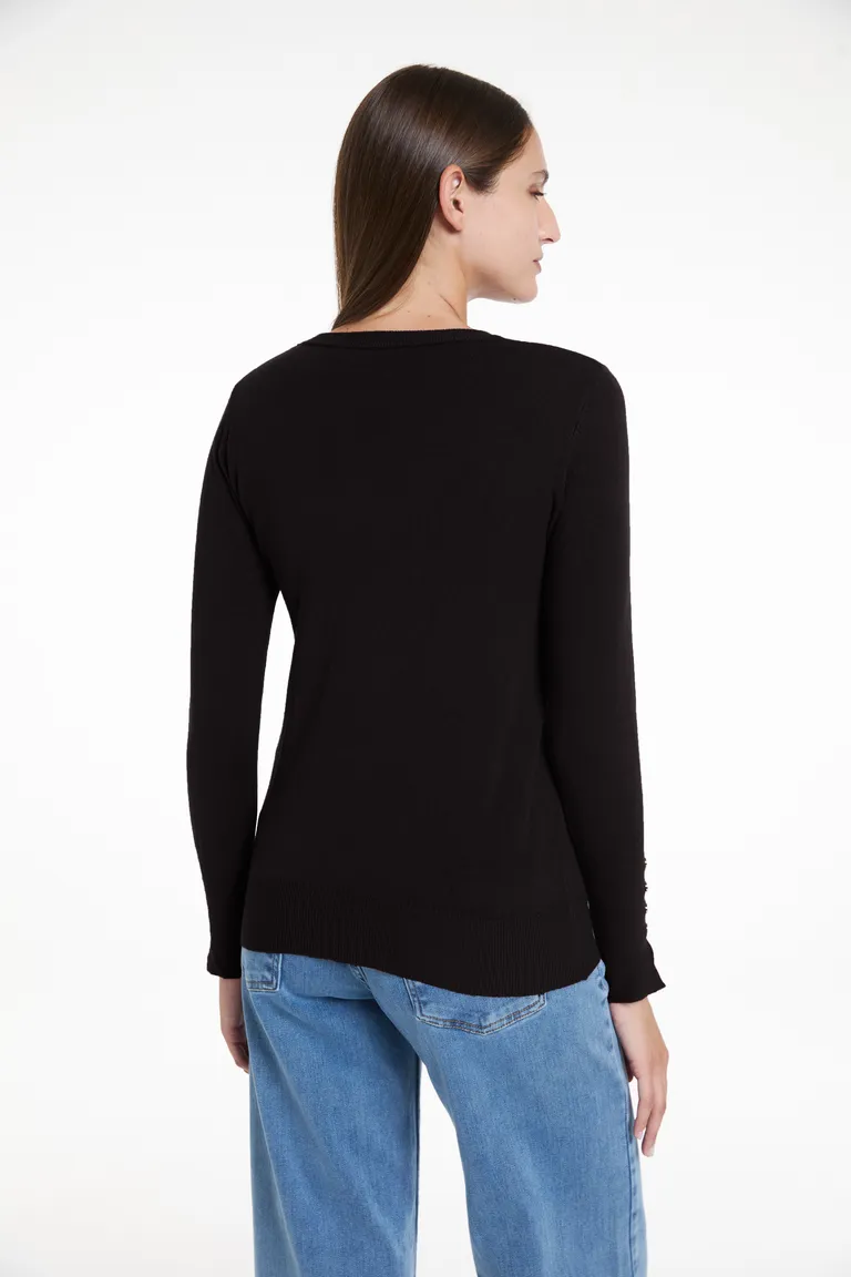 Sweater de mujer con escote redondo y detalle de botones en puños de Justaosadia en Buzos y Sweaters para argentina