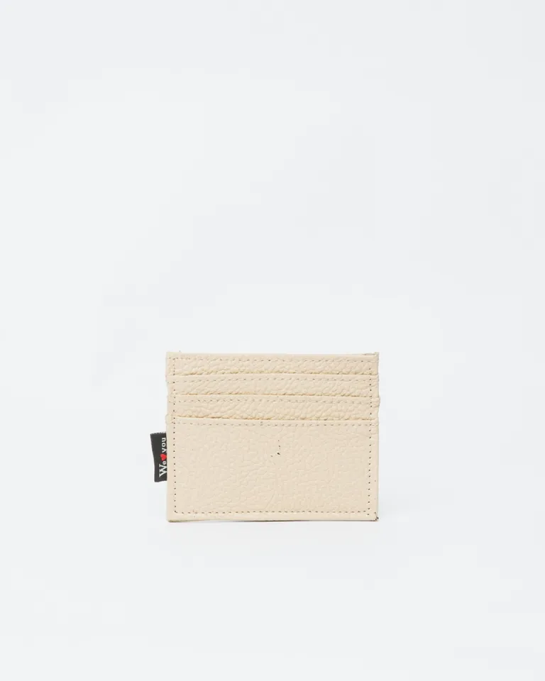 Tarjetero de diseño compacto con compartimentos para tarjetas y documentos esenciales de Wanama en Billeteras y Monederos para argentina